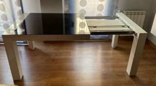 Mesa de comedor y mesa de centro