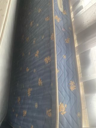 2 colchones- 1 muelles y otro espuma fierte