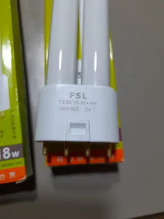 In vendita set di 3 lampade fluorescenti FSL