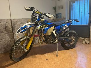 Husqvarna 350 FE Enduro Moto