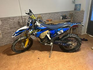 Husqvarna 350 FE Enduro Moto