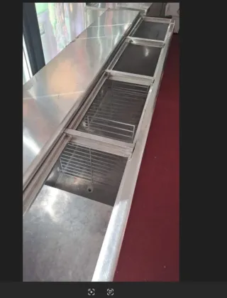 Botellero bajo barra para bares