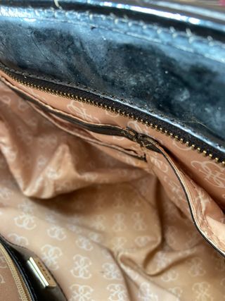 Bolso Guess Negro Charol