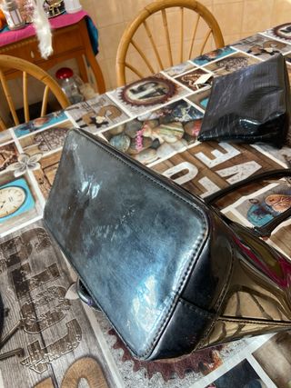 Bolso Guess Negro Charol