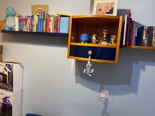 Conjunto dormitorio juvenil madera y azul.