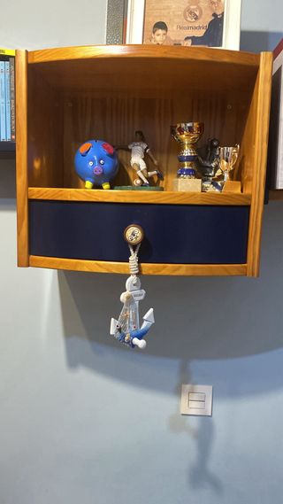 Conjunto dormitorio juvenil madera y azul.