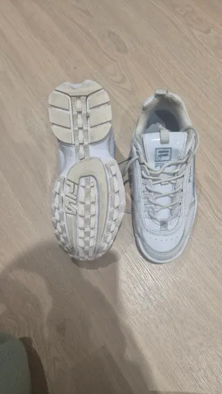 Zapatillas Fila Blancas y Azules Talla 38