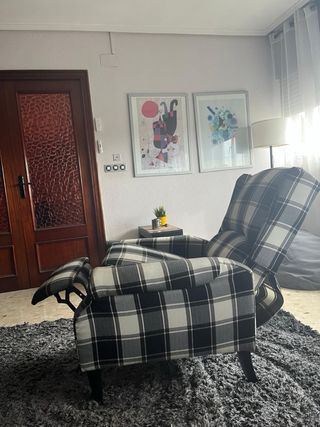 Sillón de tela a cuadros con masaje