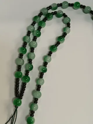Collana perline verdi e nere