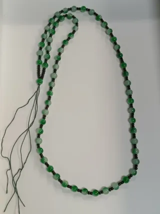 Collana perline verdi e nere