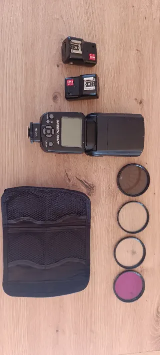 Flash Neewer con 2 receptores y 4 filtros