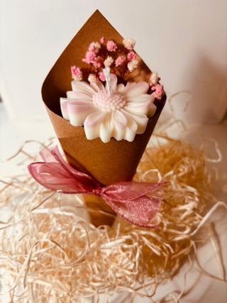 Vela cono flor rosa y blanco