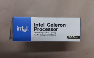 Confezione originale CPU Intel Celeron 700 MHz