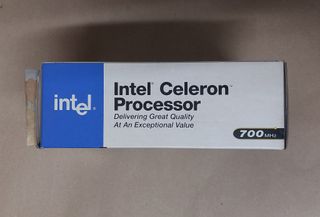 Confezione originale CPU Intel Celeron 700 MHz