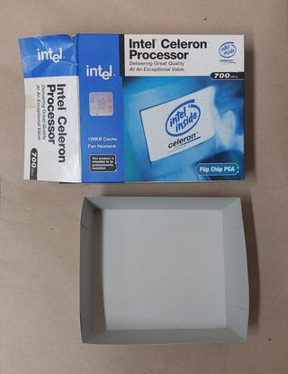 Confezione originale CPU Intel Celeron 700 MHz