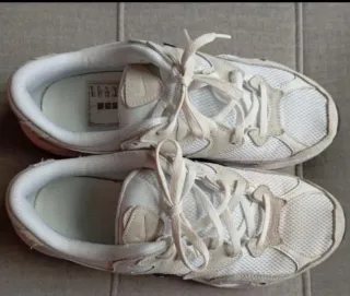 Zapatillas Nike Beige y Blancas