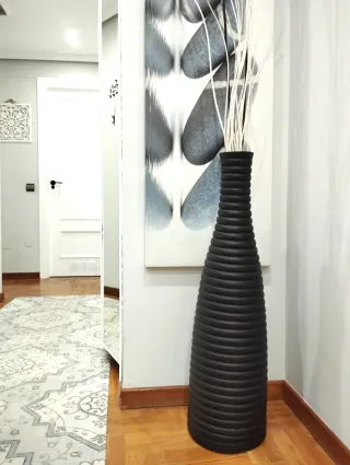 JARRÓN ALTO NEGRO.