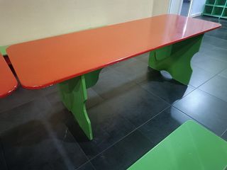 Mesa y bancos de cumpleaños