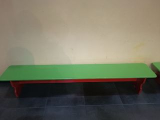 Mesa y bancos de cumpleaños