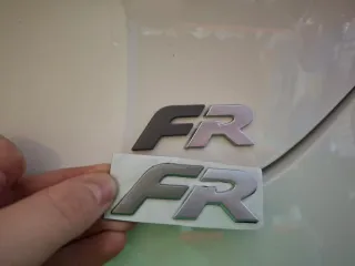 Emblema FR Parrilla Delantera