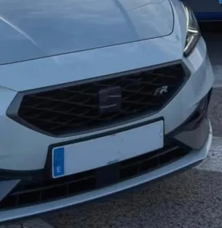 Emblema FR Parrilla Delantera