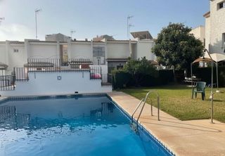 Casa adosada en alquiler en Playamar en Torremolinos