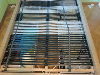 Cama de 1'60m×2m de Ikea.