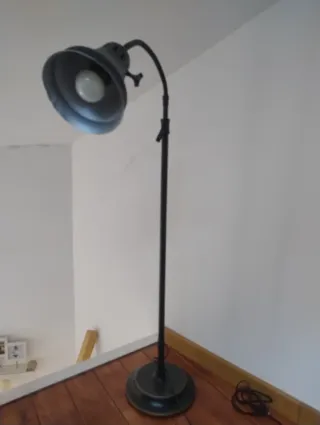 Lámpara de pie metal negro