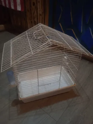 Jaula para pájaros blanca