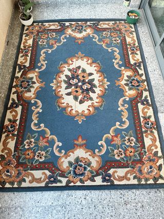 Alfombra grande azul con flores