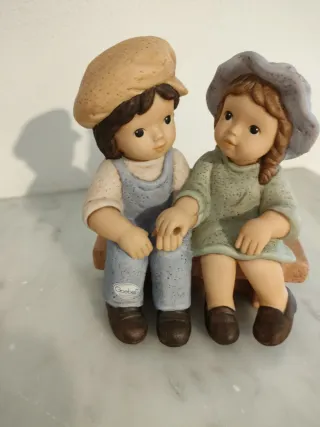 Statuina Goebel Nina e Marco su panchina