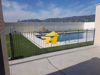 Piso en alquiler en Poniente-Norte - Miralbaida - Parque Azahara en Córdoba