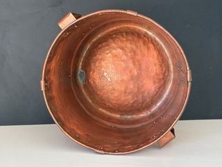 Medidor grande de cobre con asas