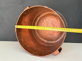 Medidor grande de cobre con asas