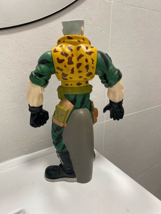 Figura bote colonia small soldiers