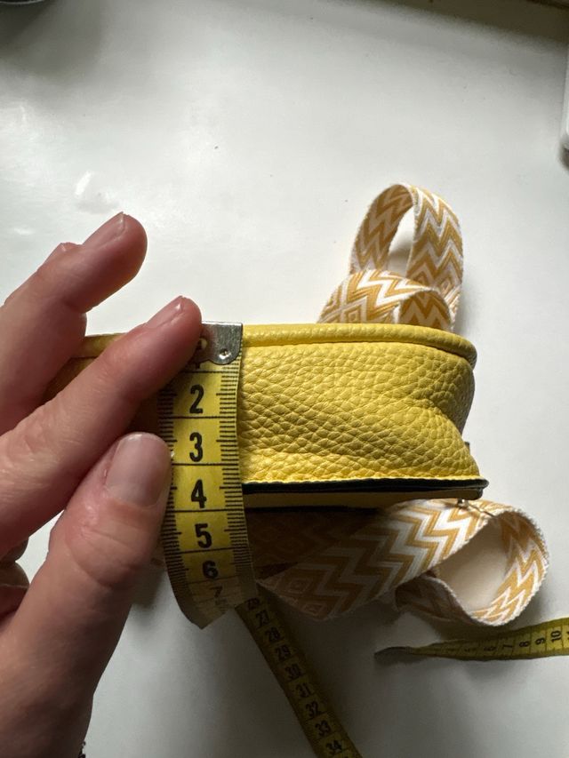 Bolso porta móvil amarillo