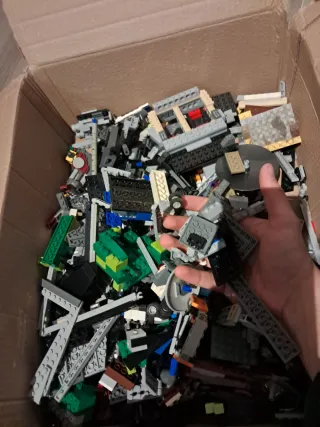 Caja de piezas LEGO