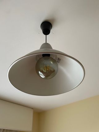 Lámpara colgante metálica estilo industrial