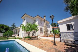 Chalet en venta en La Granja-La Colina-Los Pastores en Algeciras