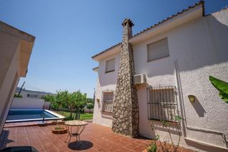 Chalet en venta en La Granja-La Colina-Los Pastores en Algeciras