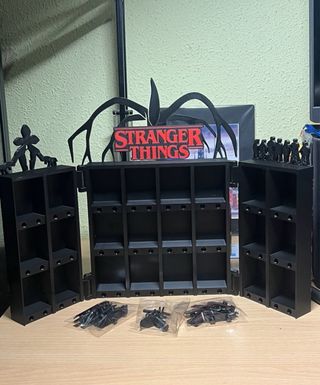 Expositor Stranger Things Kinder Joy + Soportes