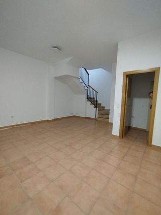 Casa adosada en alquiler en Chilches – Cajiz en Vélez-Málaga