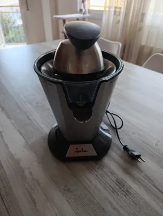 Exprimidor Jata