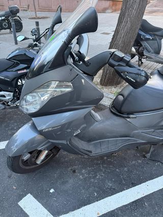 Aprilia Atlantic 125 Maxi Scooter Gris