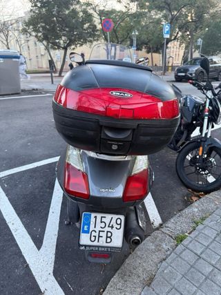 Aprilia Atlantic 125 Maxi Scooter Gris