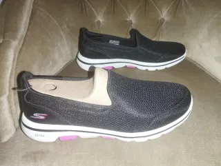 Skechers sin cordones negro y rosa