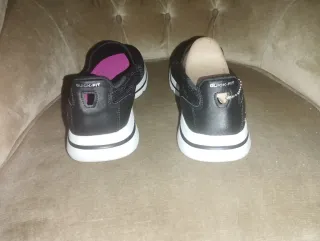 Skechers sin cordones negro y rosa