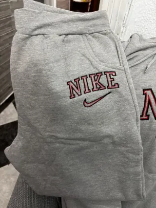 Conjunto Nike Gris Sudadera y Pantalón