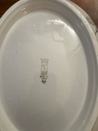 Sopera de porcelana con flores