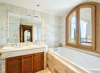 Chalet en alquiler en Lomas de Marbella Club - Puente Romano en Marbella